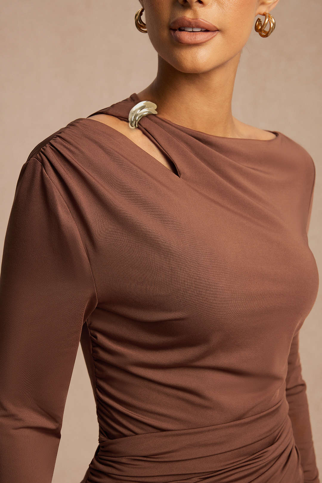 Noa - Asymmetrische minijurk met ruches en lange mouwen