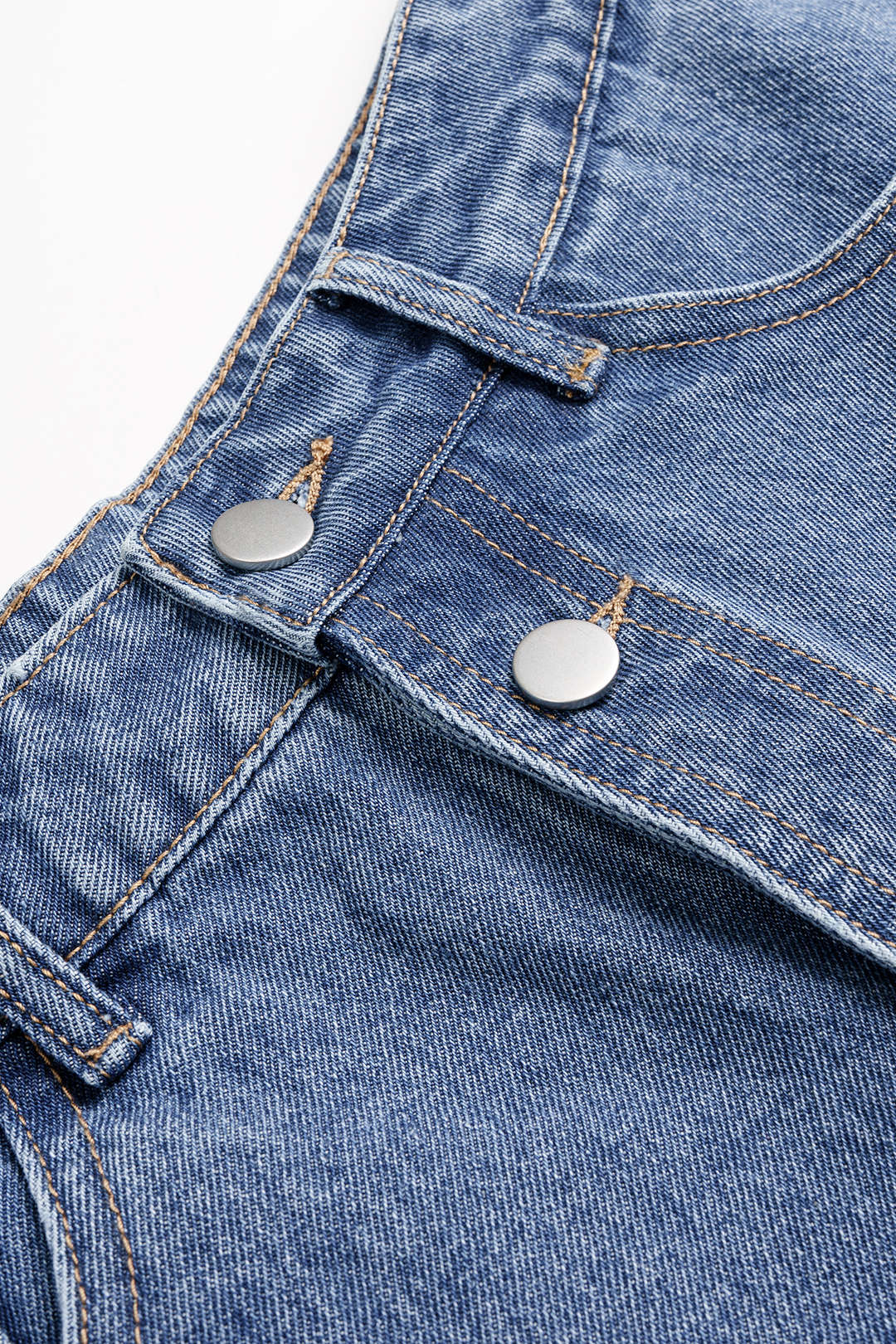Quinn - Denim asymmetrische short met knoopjes
