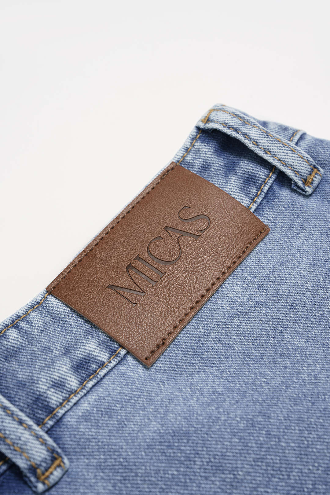 Aurora - Denim asymmetrische short met zakken
