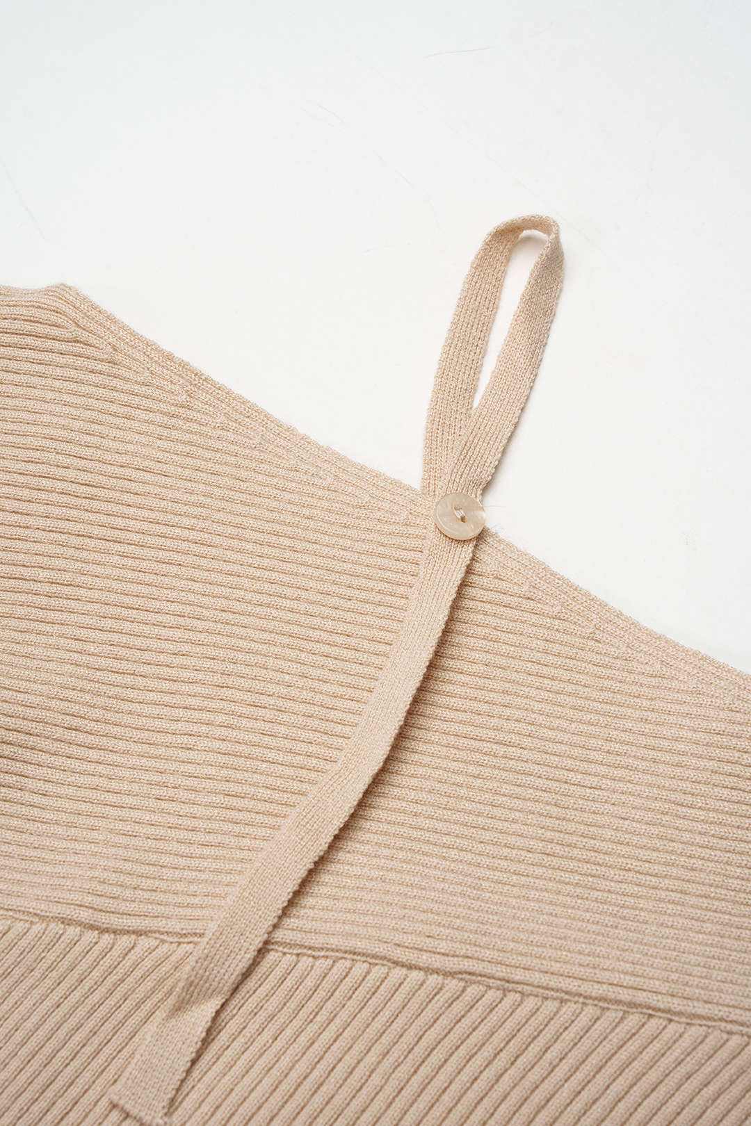 Zoë - Gebreide asymmetrische top met lange mouwen