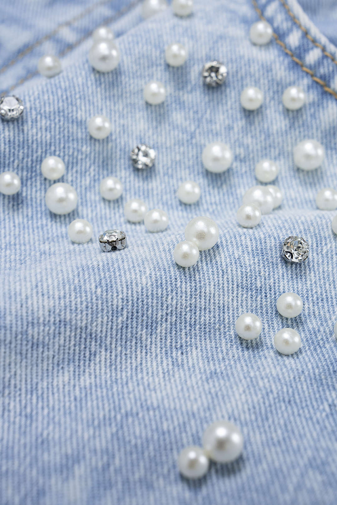 Jeans met parels en rechte pijp