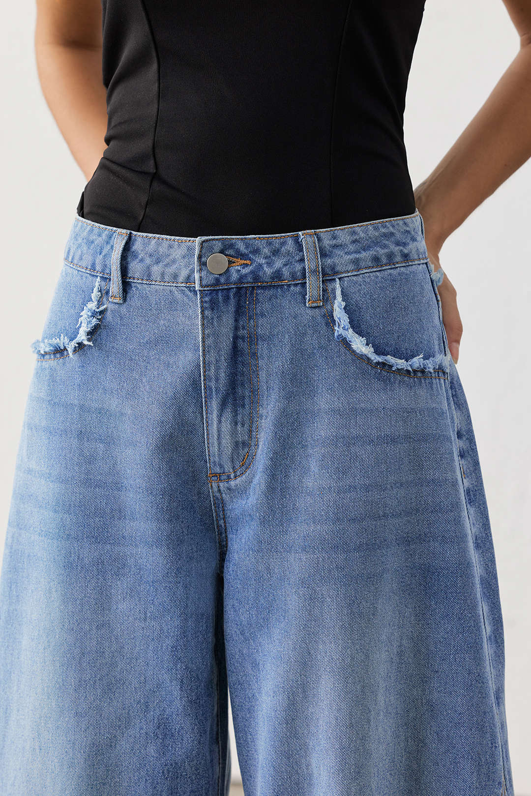Jeans met rafelrand en wijde pijpen