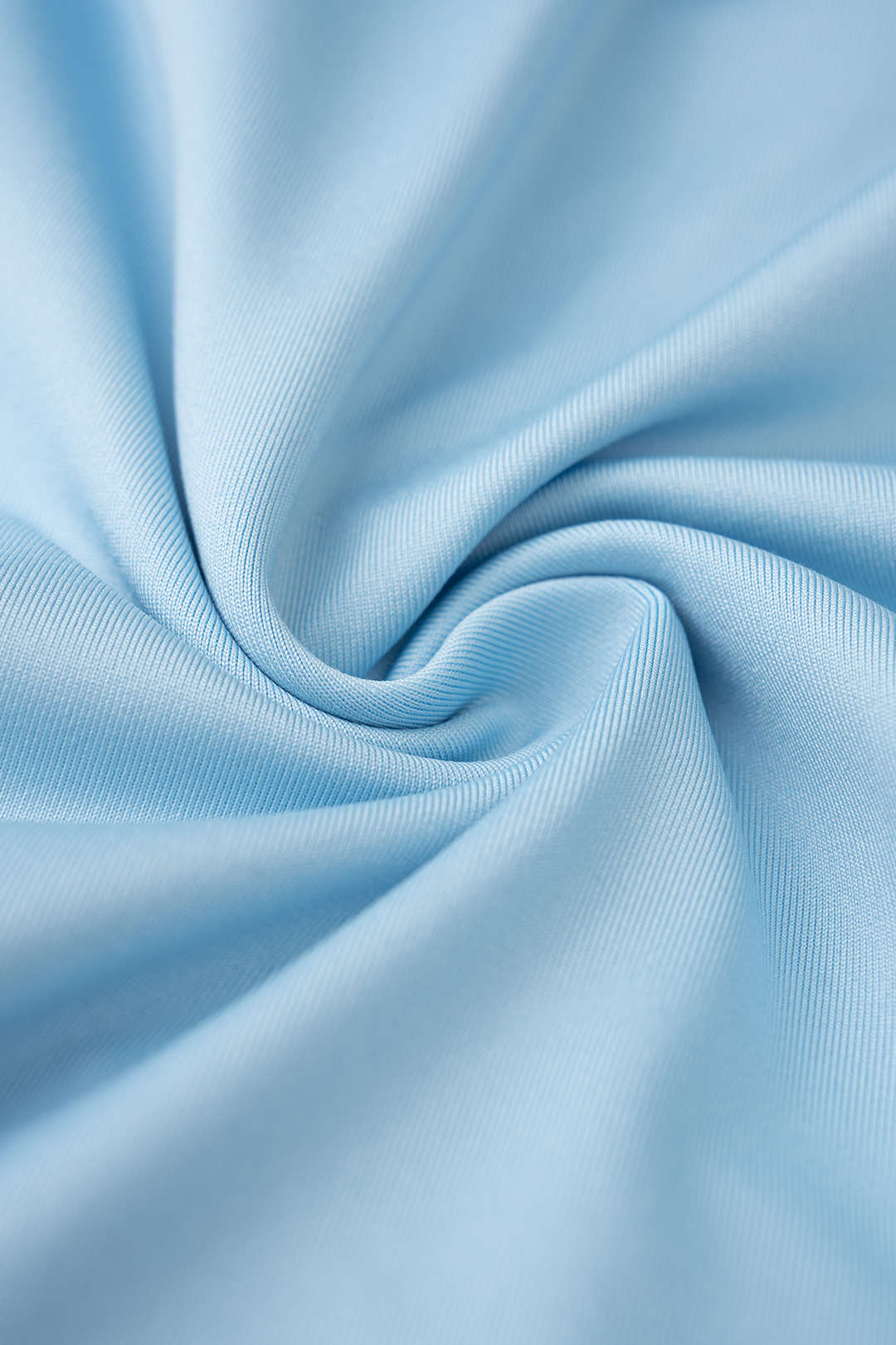 Mouwloze minijurk met V-hals, gedraaid detail en knoopdetail