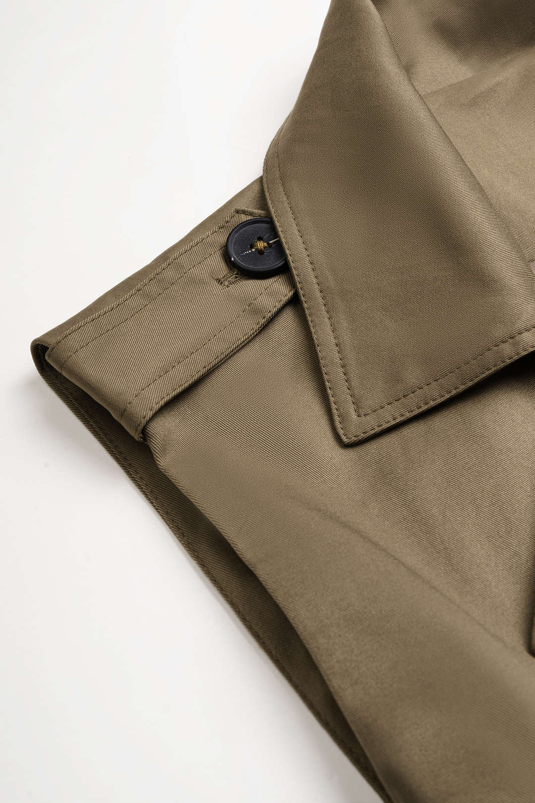 Gilet met reverskraag, knoopjes en riem
