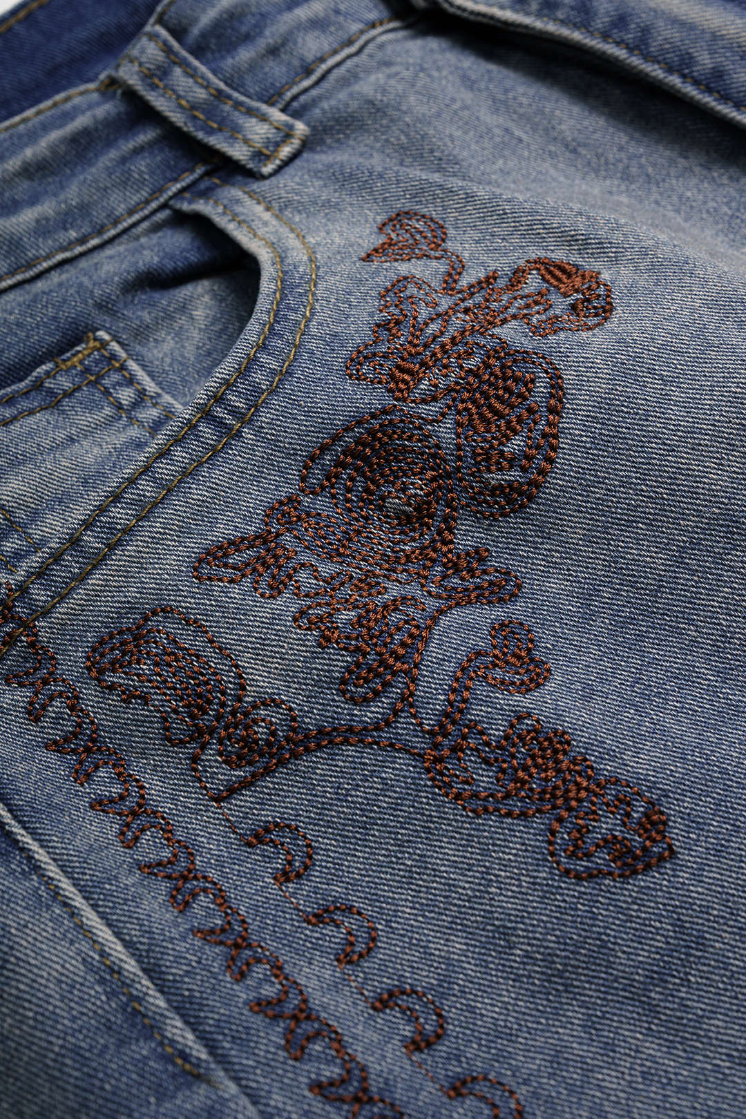 Hailey - Jeans met borduursel en zakken