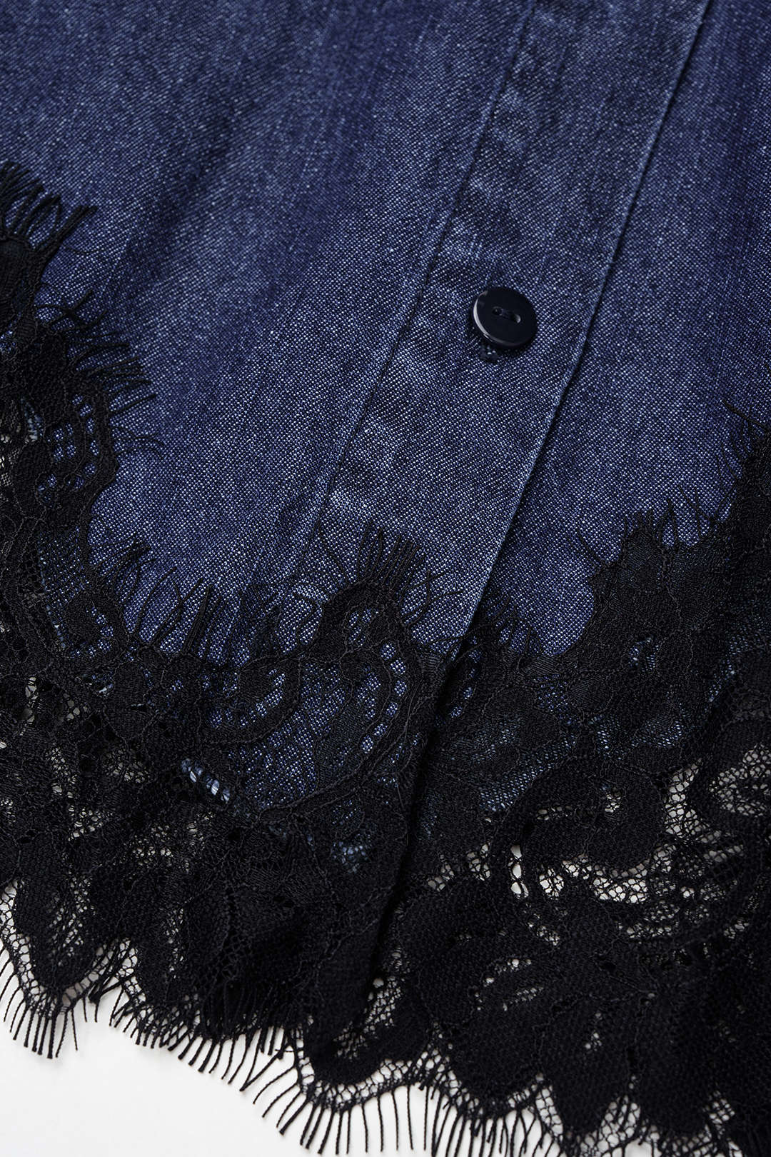 Denim patchwork blouse met kanten rand en knoopjes