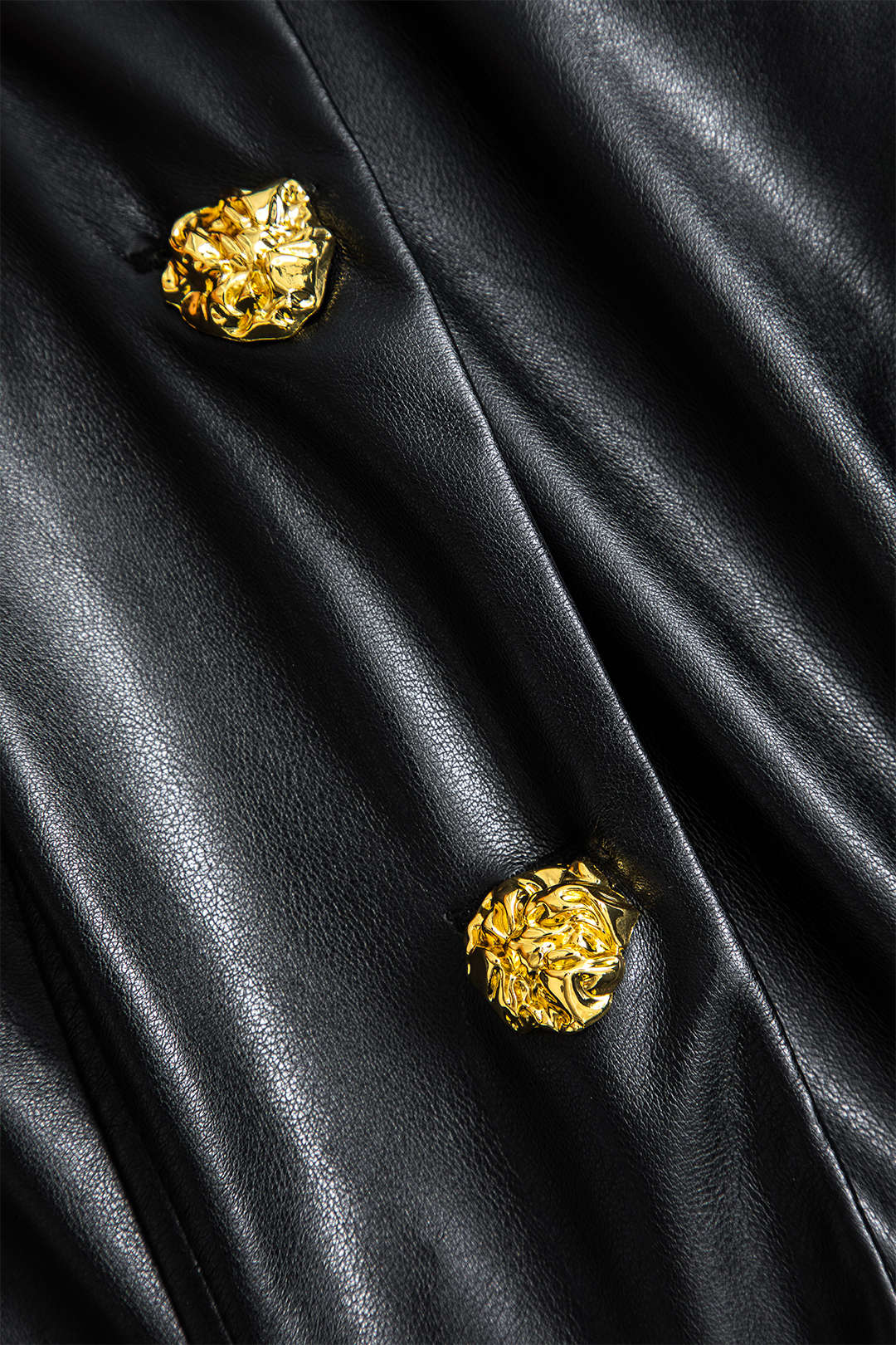 Julia - Leren-look metallic jasje met knoopjes