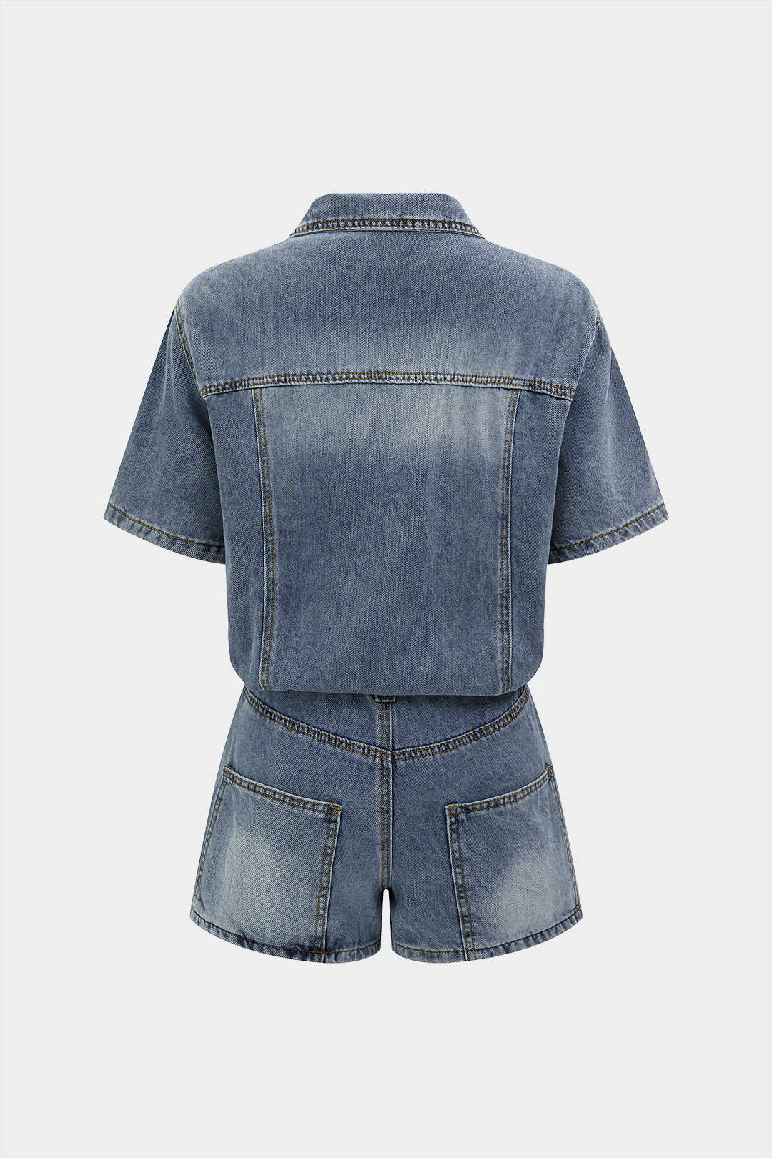 Denim playsuit met riem, knoopjes en zakken