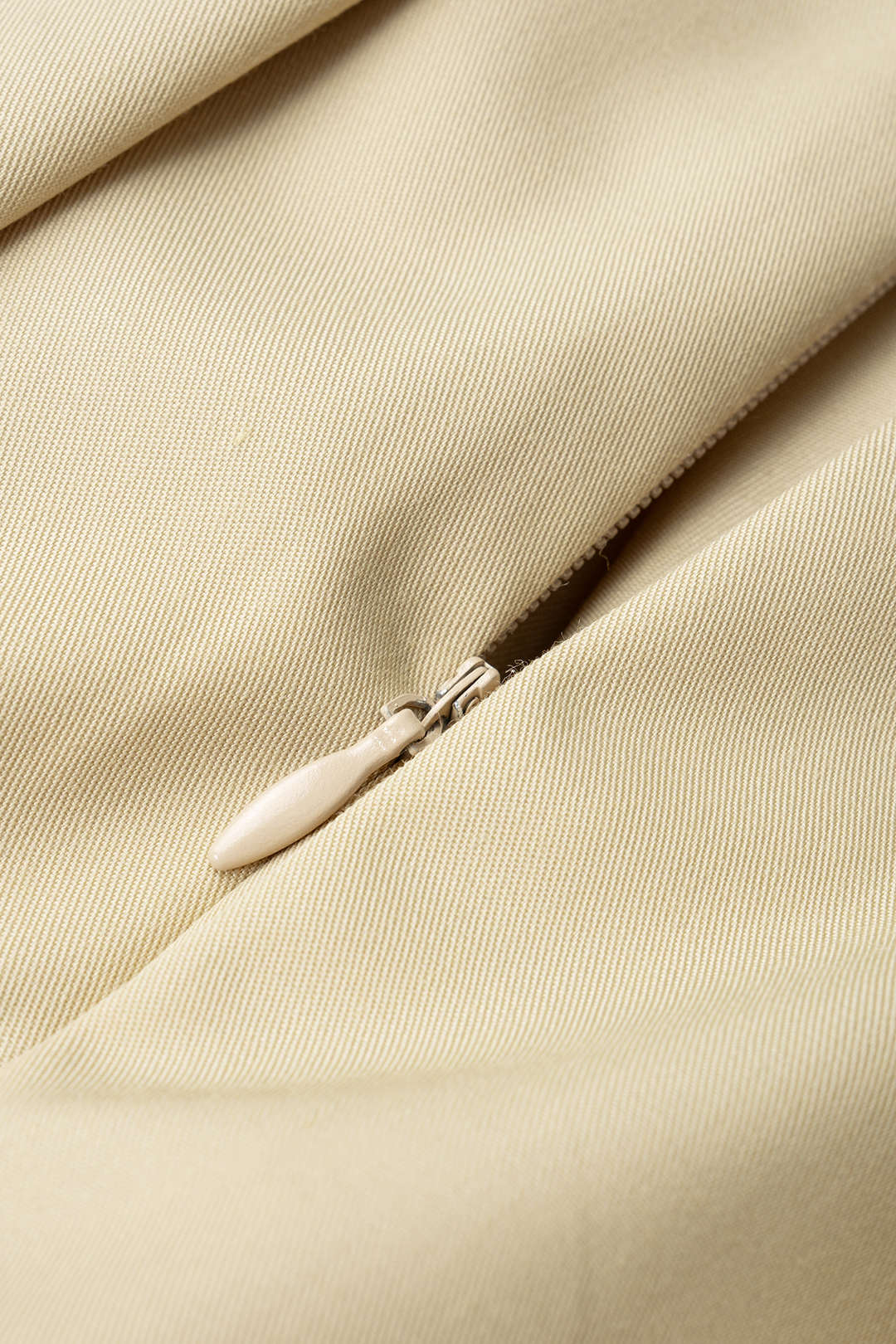 Effen broek met knoopjes en wijde pijpen