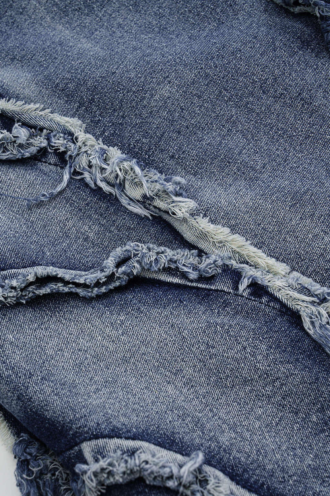 Asymmetrische denim minijurk met rafelrand