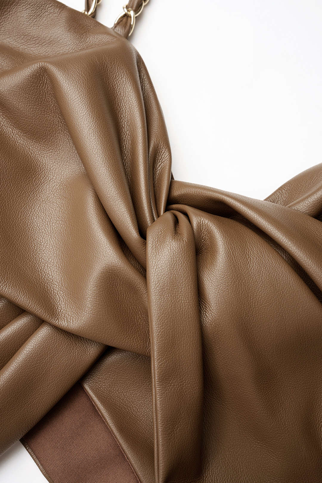 Leren-look metallic top met kettingdetail