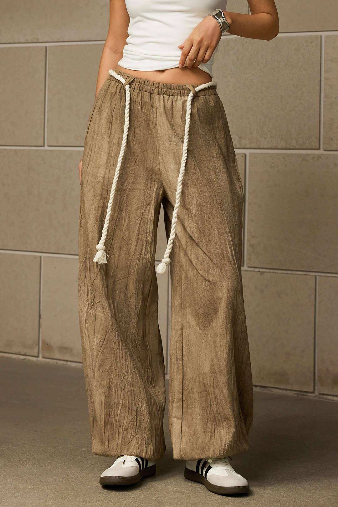 Pantalon met hoge taille en trekkoord