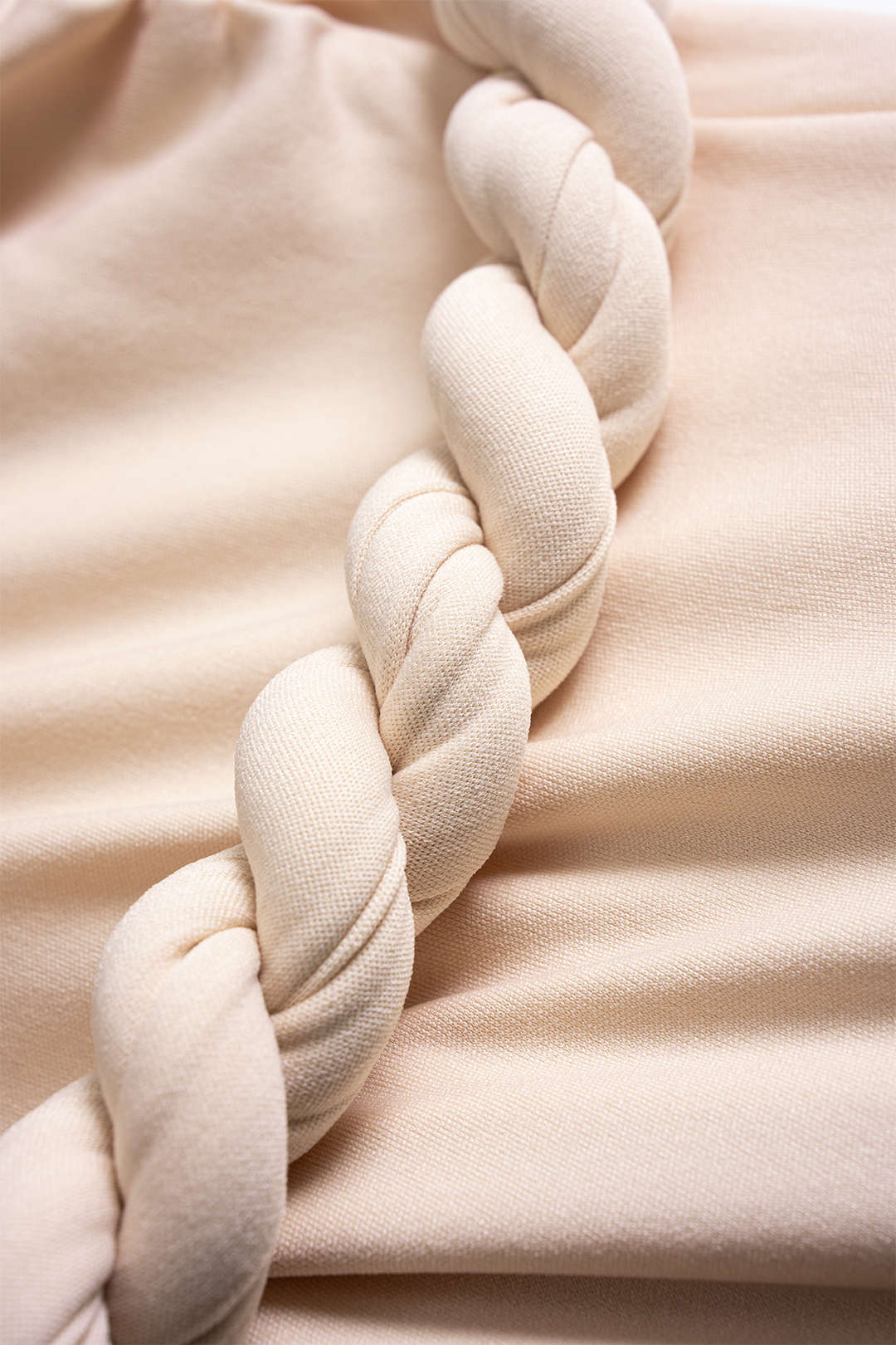 Mouwloze minijurk met gedraaid detail en knoopdetail