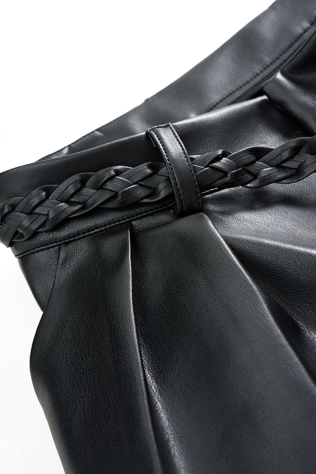 Leren-look pantalon met riem, hoge taille en ballonmodel