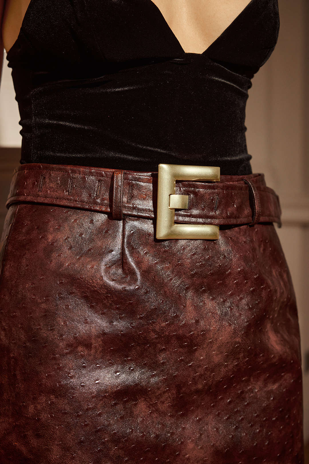 Gestructureerde leren-look minirok met riem