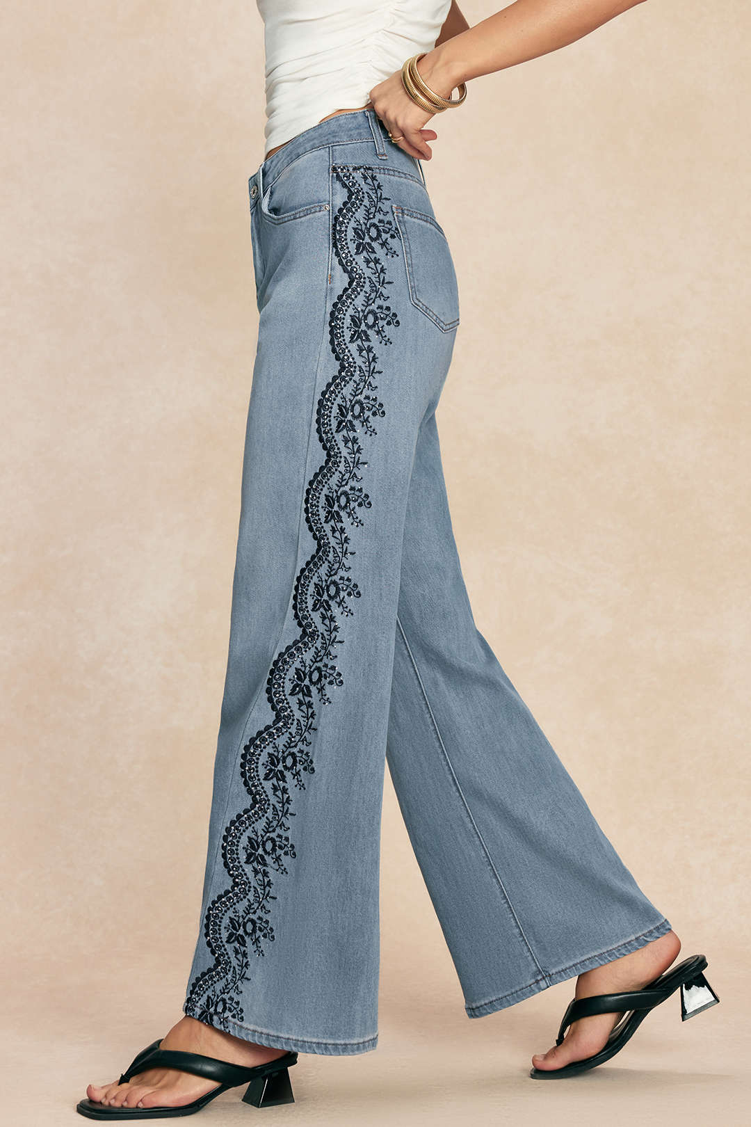 Jeans met borduursel en rechte pijp