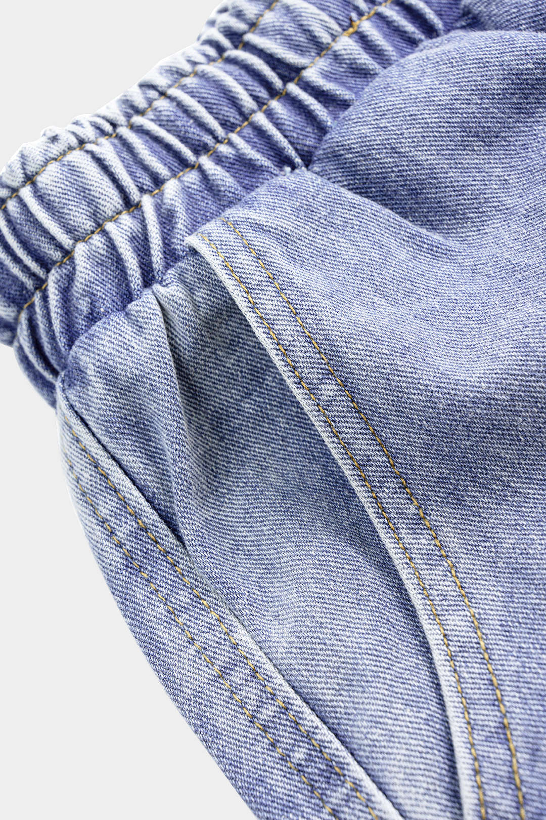 Jeans met trekkoord en smokwerk