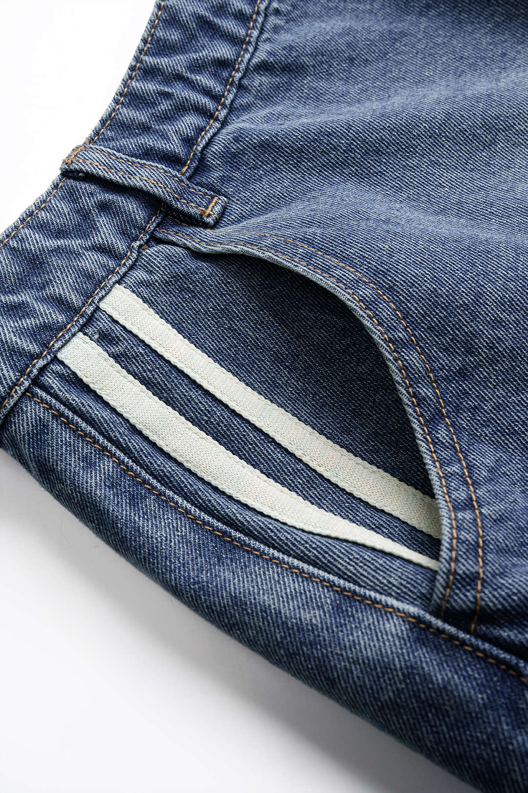 Denim asymmetrische rok met knoopjes