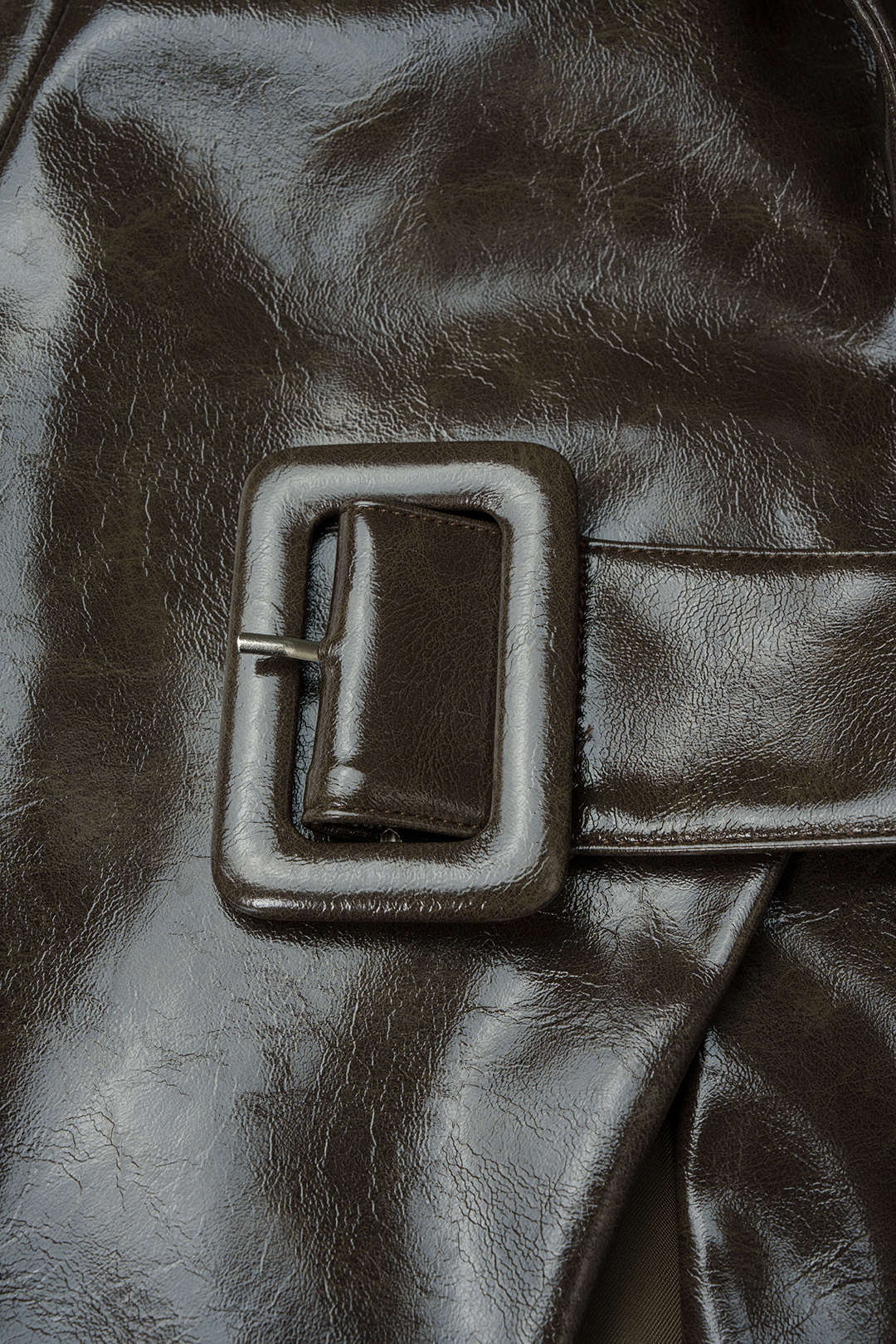 Leren-look asymmetrische tanktop met reverskraag en riem