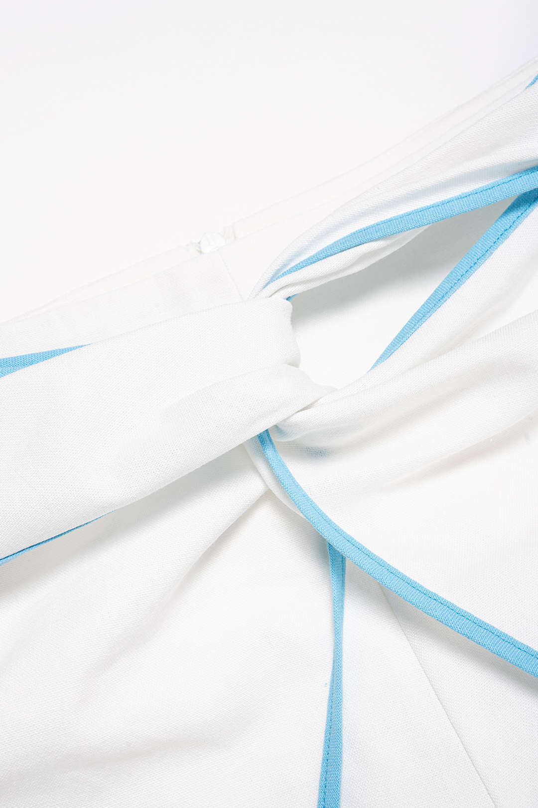 Linnen broek met ruches, gedraaid detail en knoopdetail