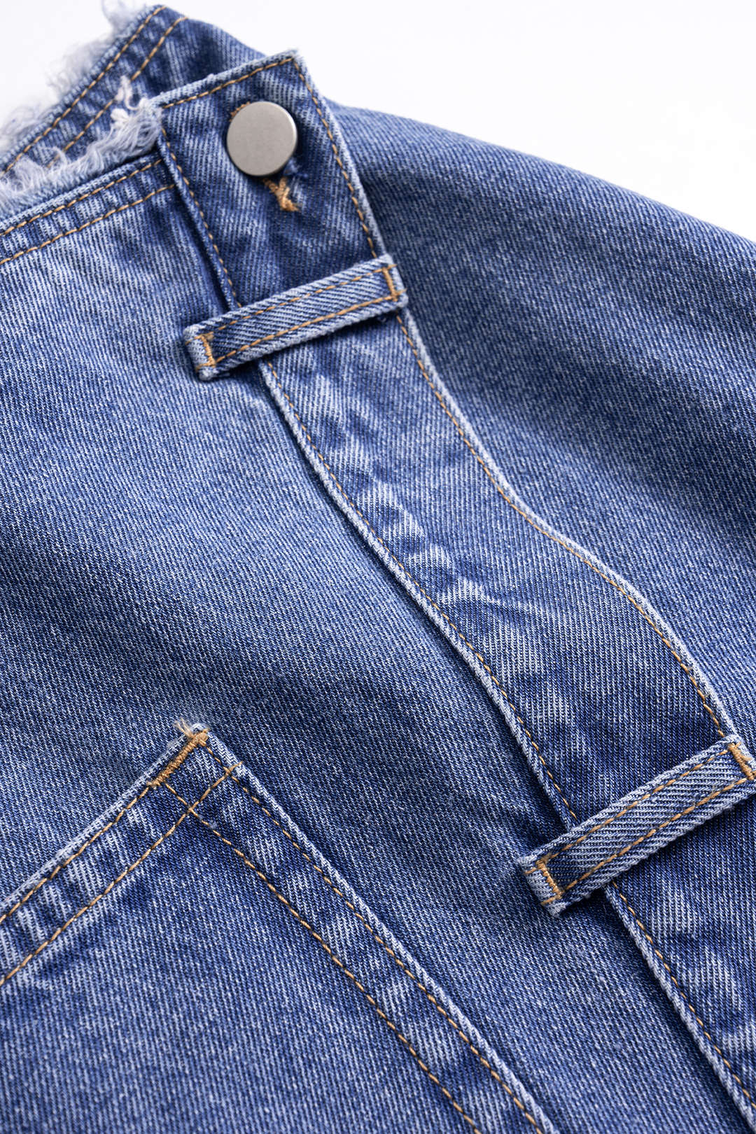 Denim asymmetrische rok met zakken en rafelrand