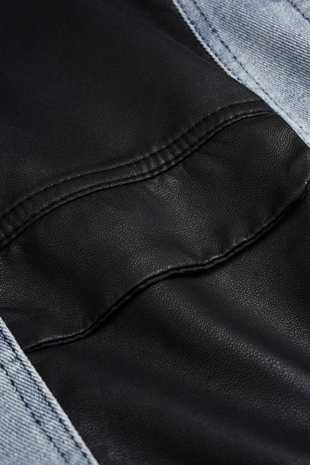 Denim patchwork jasje met rafelrand