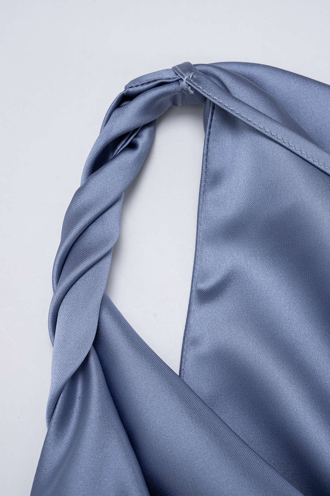 Satijnen asymmetrische minijurk met drapering