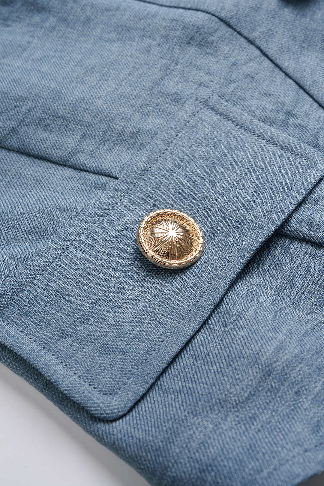 Top met knoopjes, revers en korte mouwen