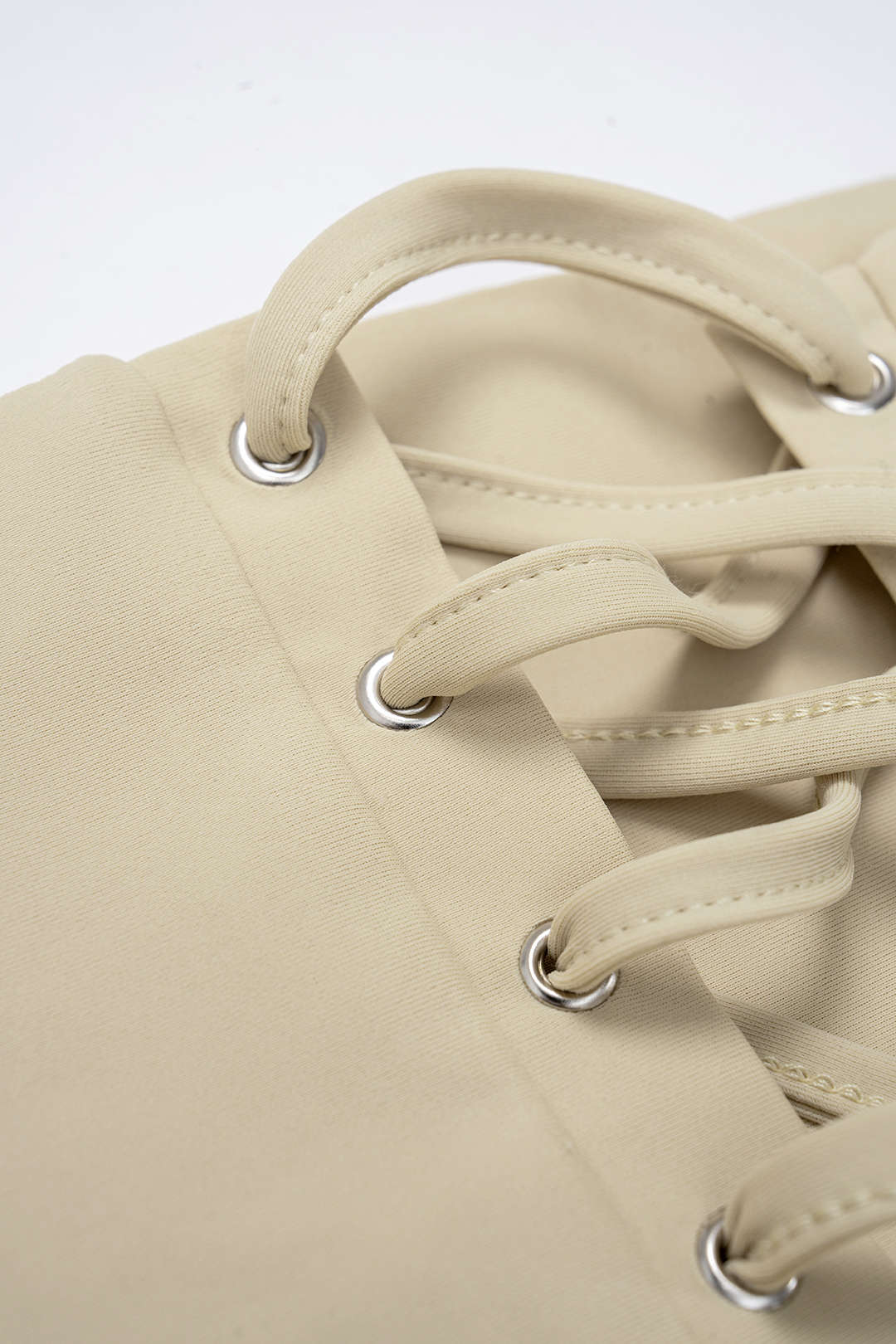 Mouwloze minijurk met riem