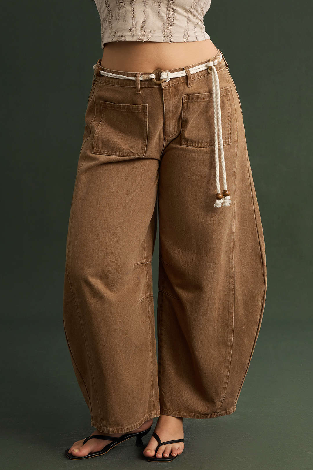 Jeans met kralen en riem
