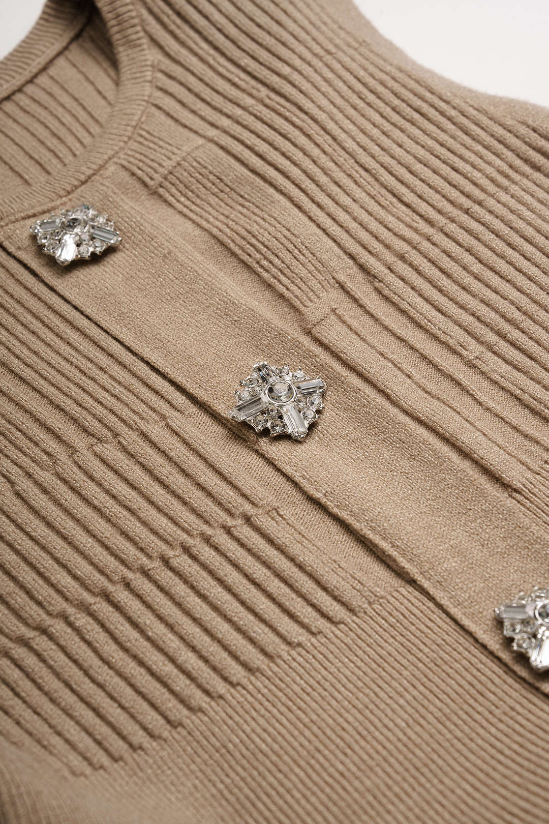 Gebreide tanktop met ronde hals, volants en strass