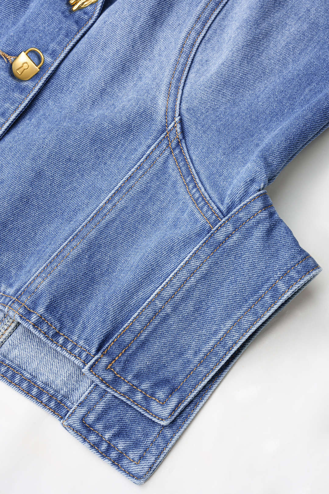 Denim metallic gilet met reverskraag en knoopjes