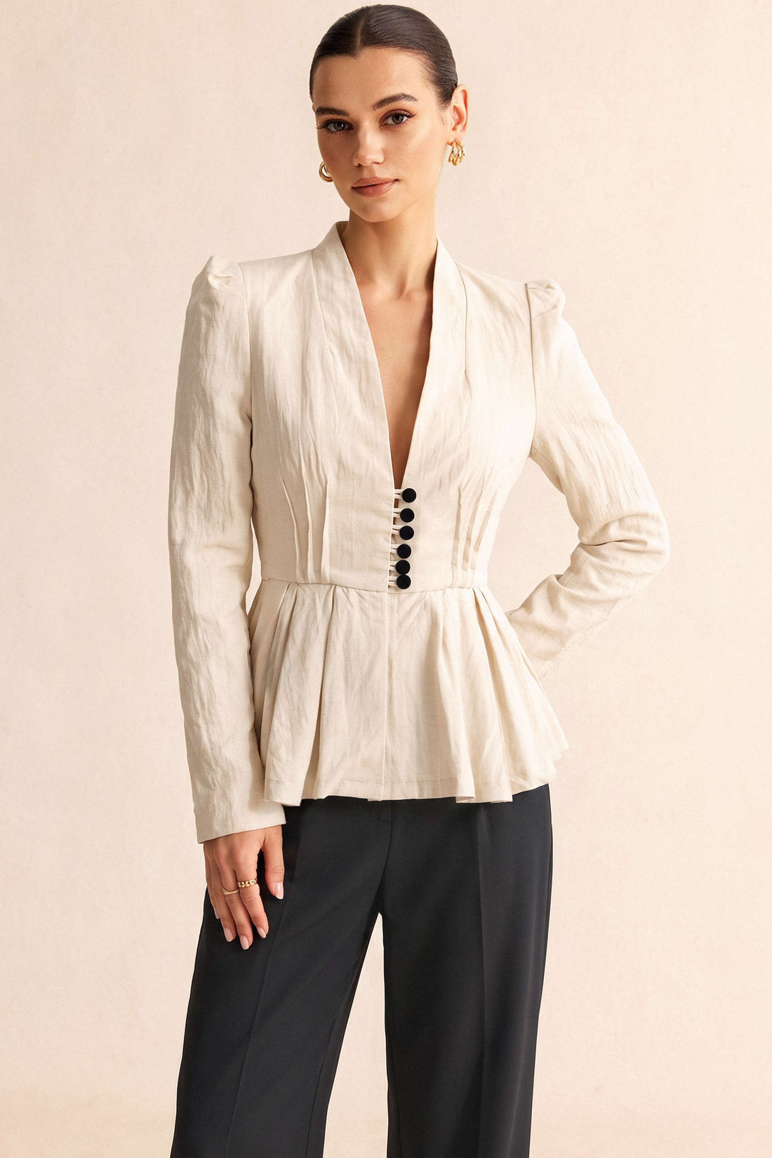 Blazer met V-hals, ruches en knoopjes