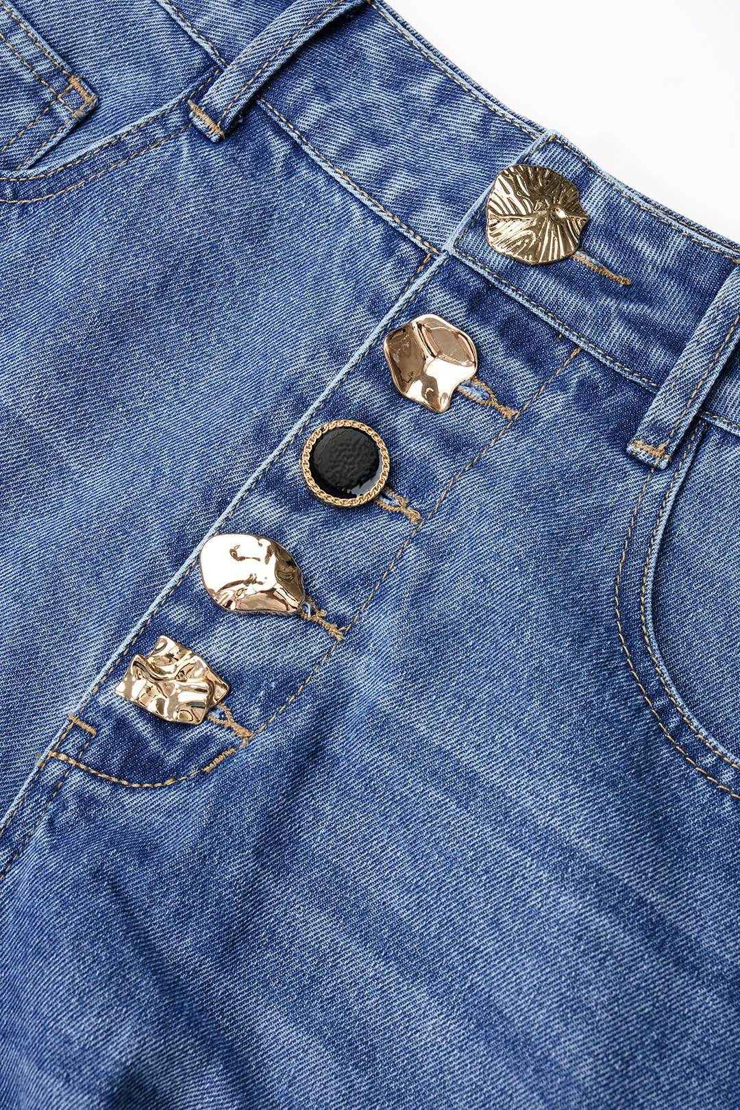 Metallic jeans met knoopjes, zakken en ballonmodel