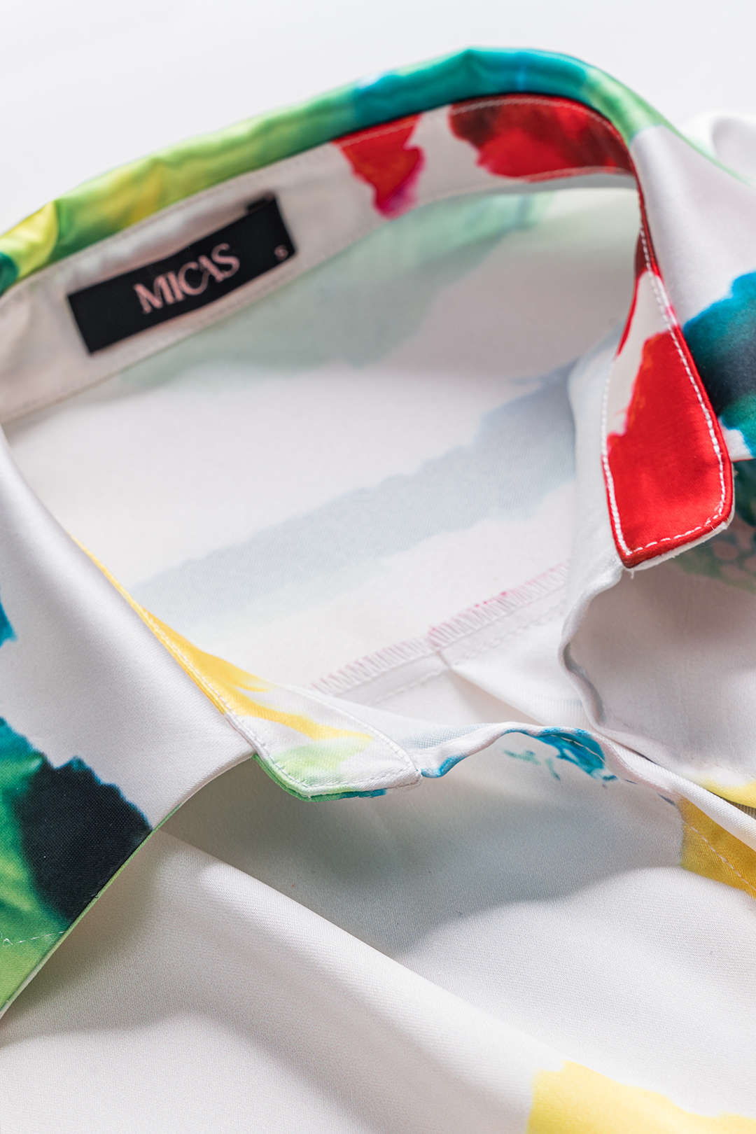Satijnen blouse met ruches en korte mouwen