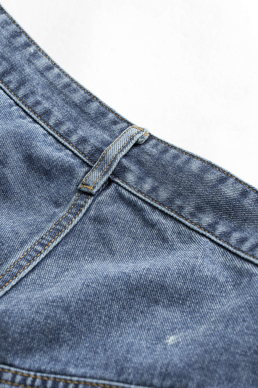 Asymmetrische jeans met hoge taille en rechte pijp