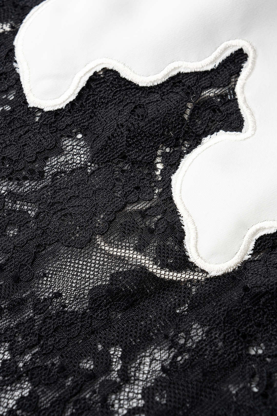 Satijnen patchwork broek met kanten rand en trekkoord