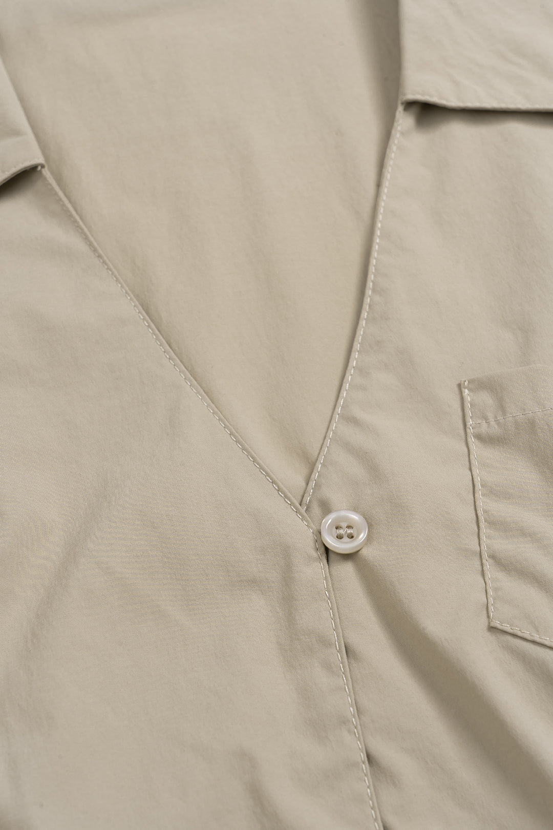 Linnen blouse met V-hals, knoopjes en zakken