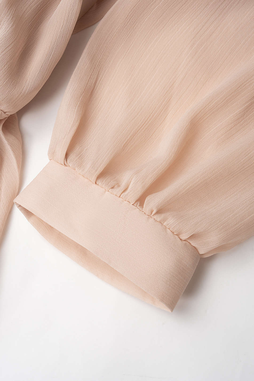 Chiffon geplooide midijurk met ronde hals en riem