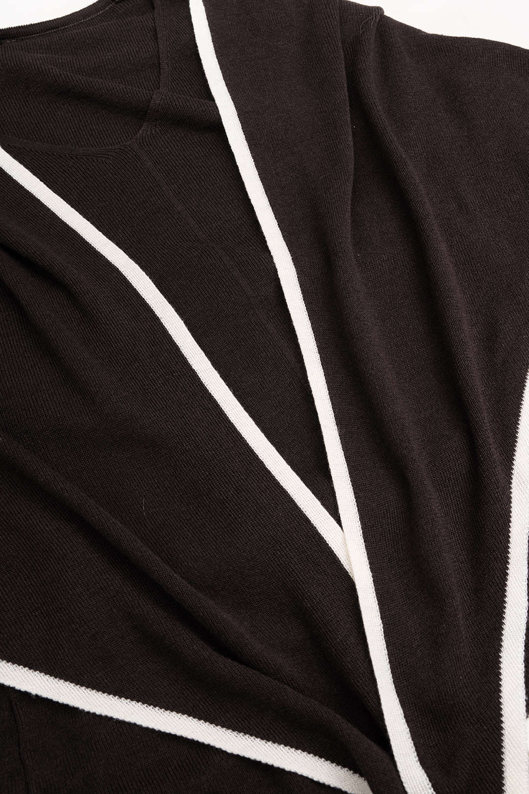 Gebreide top met V-hals, knoopdetail en lange mouwen