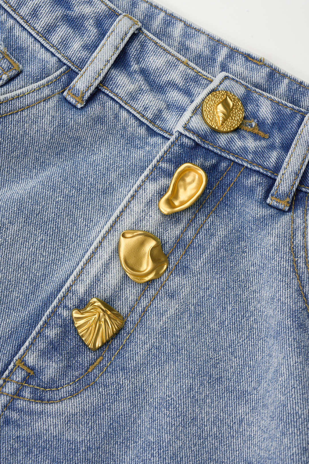 Metallic jeans met knoopjes