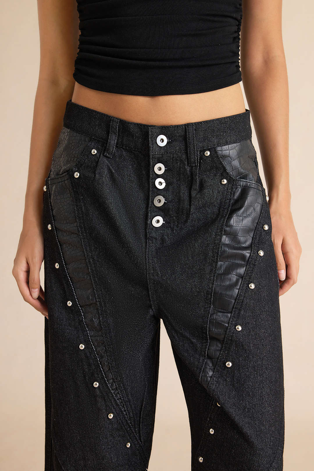 Patchwork jeans met studs en wijde pijpen
