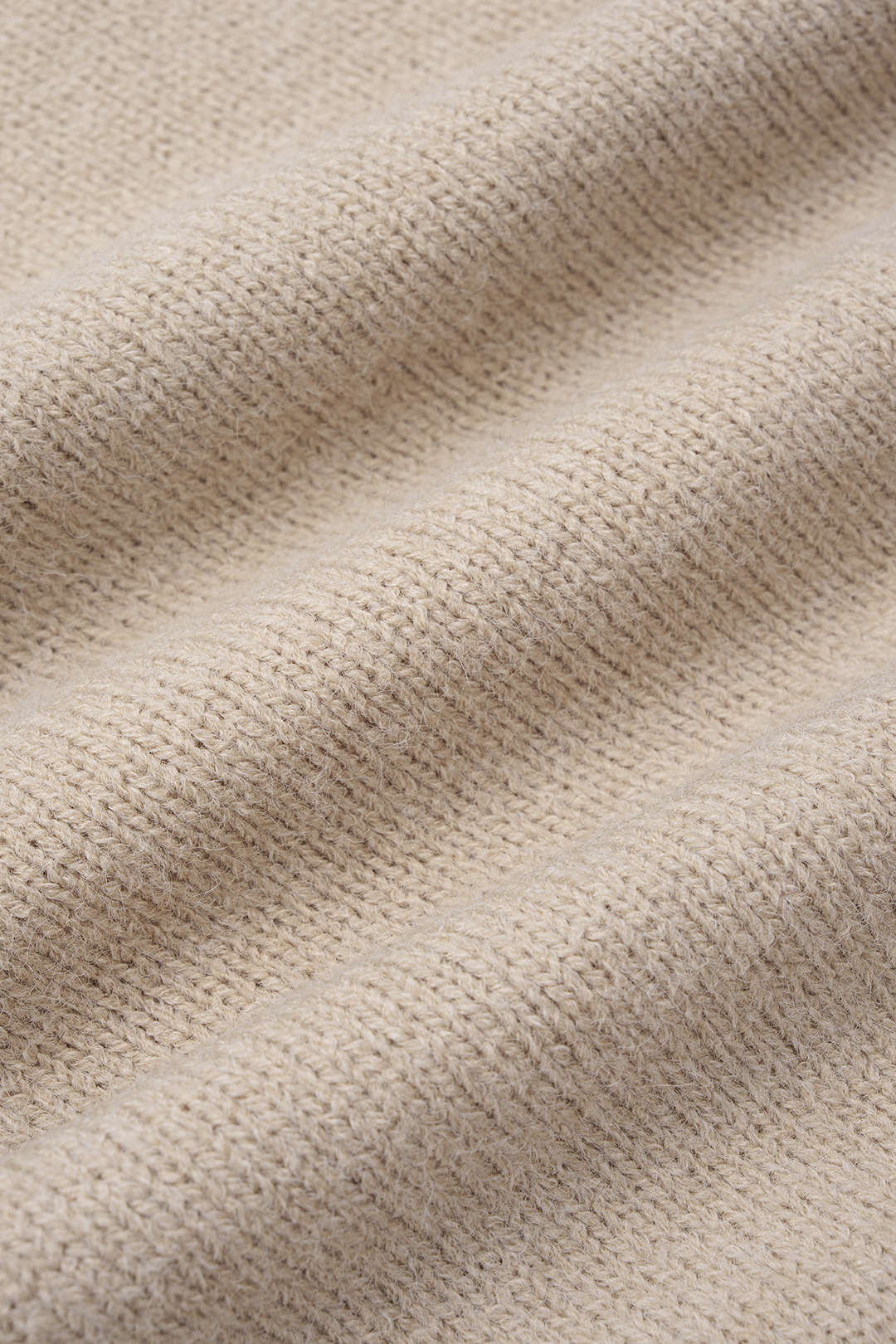 Gebreide patchwork item met kant en één schouder
