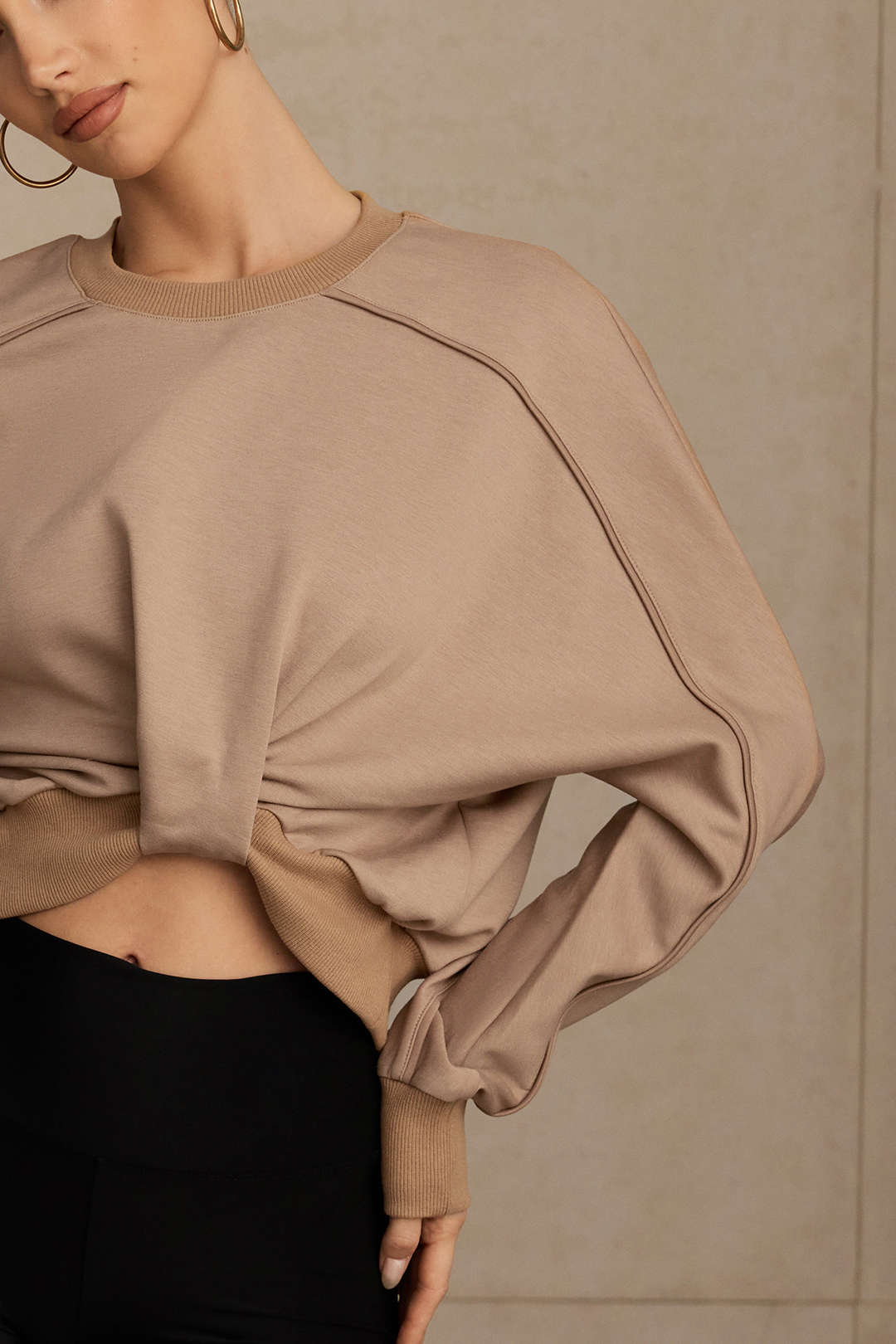Sweater met ronde hals, gedraaid detail en knoopdetail