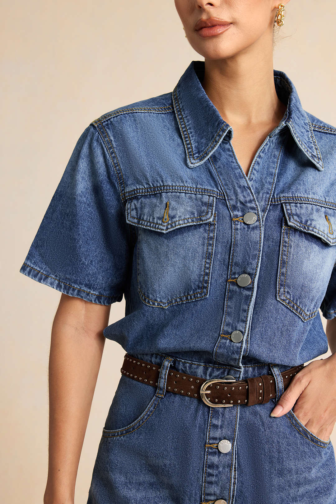 Denim minijurk met knoopjes, zakken en riem