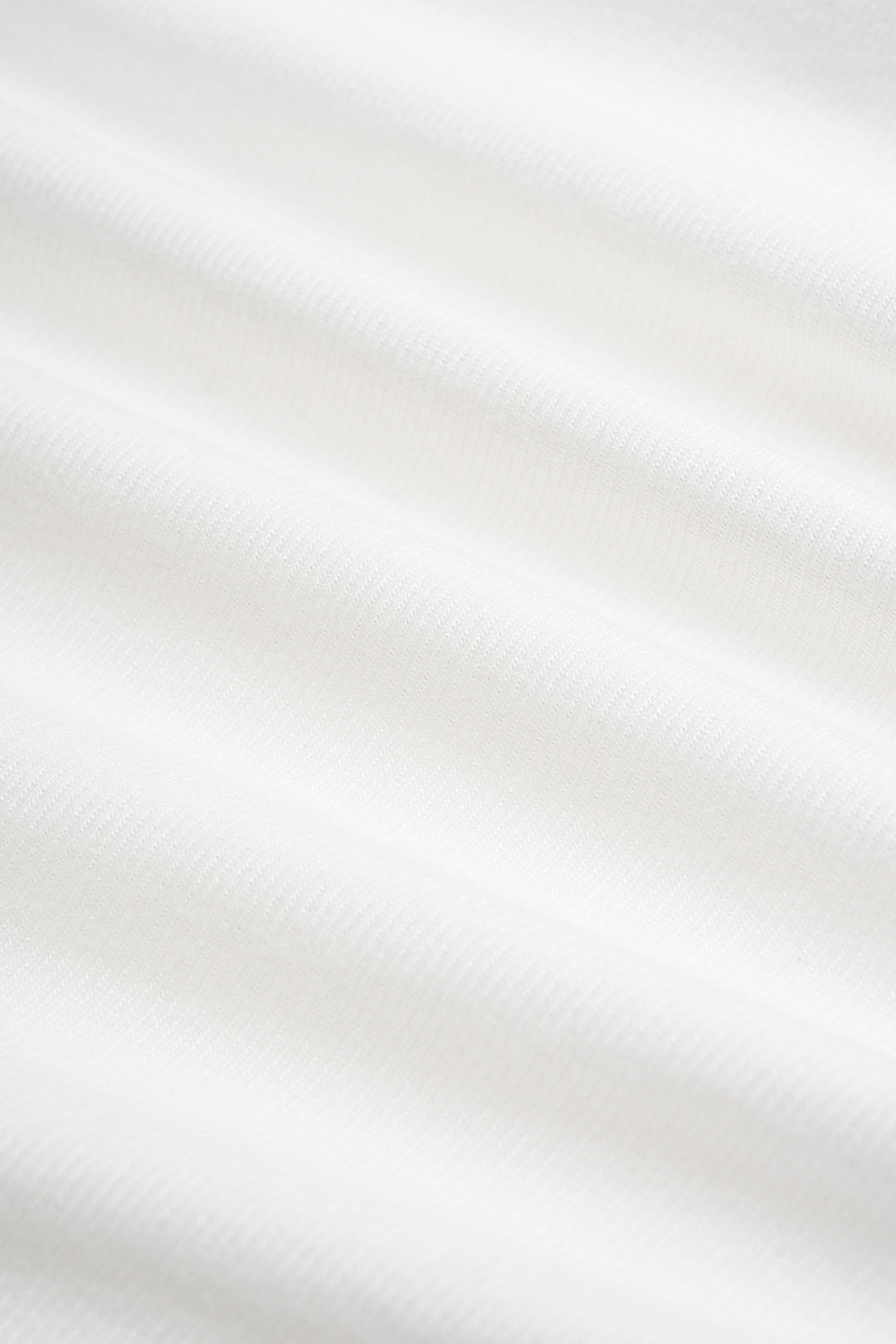 Effen top met gedraaid detail en knoopdetail