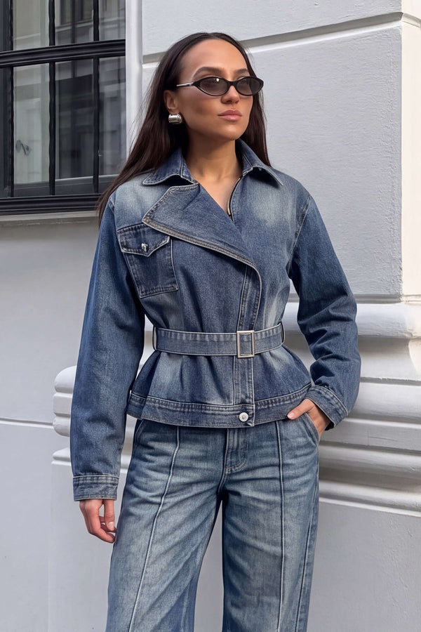 Denim jasje met zakken en riem