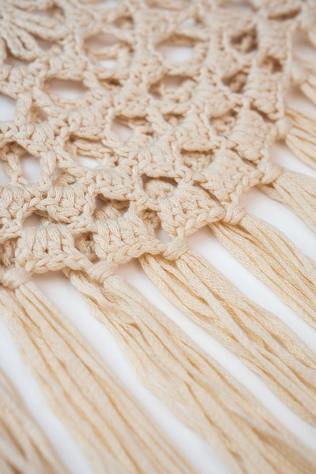 Gebreide tanktop met uitsnijding en franjes