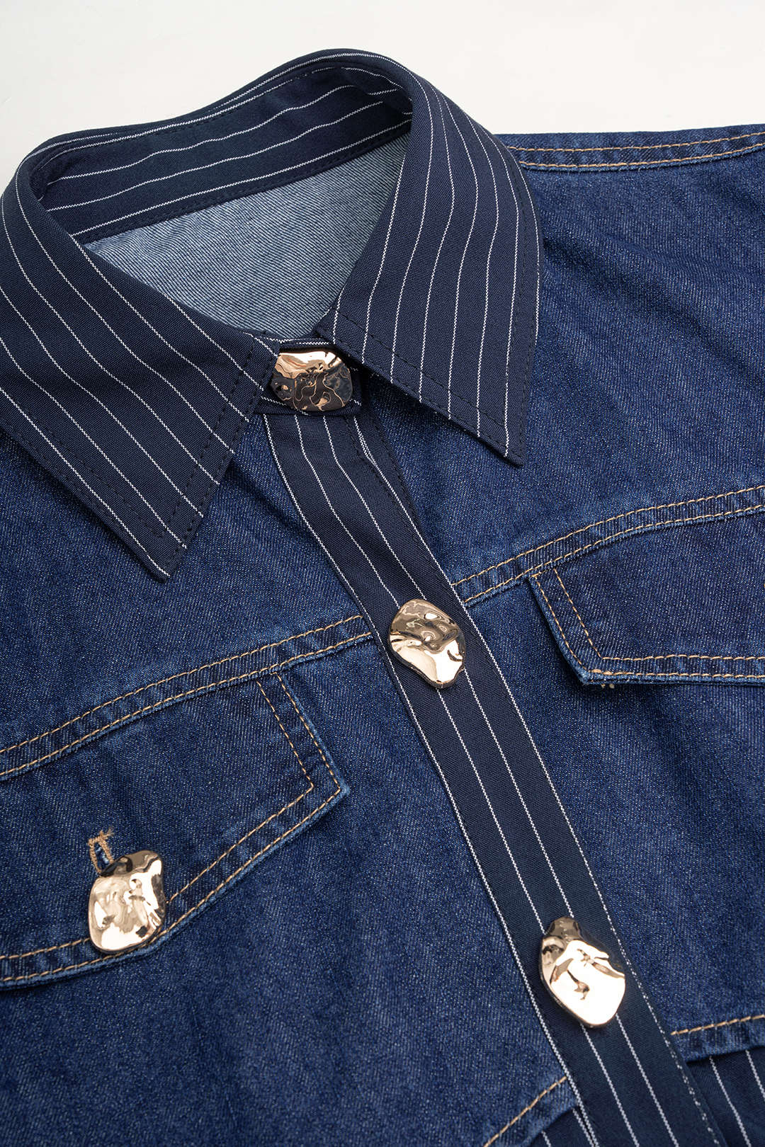 Denim patchwork blouse met knoopjes en lange mouwen