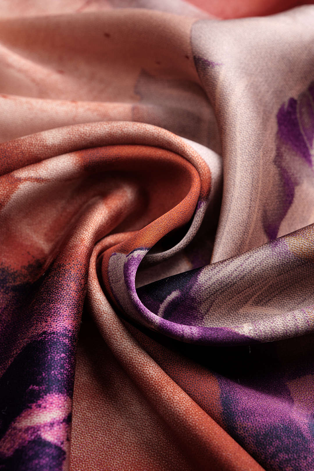 Noa - Bloemenprint satijnen midijurk met drapering en watervalhals